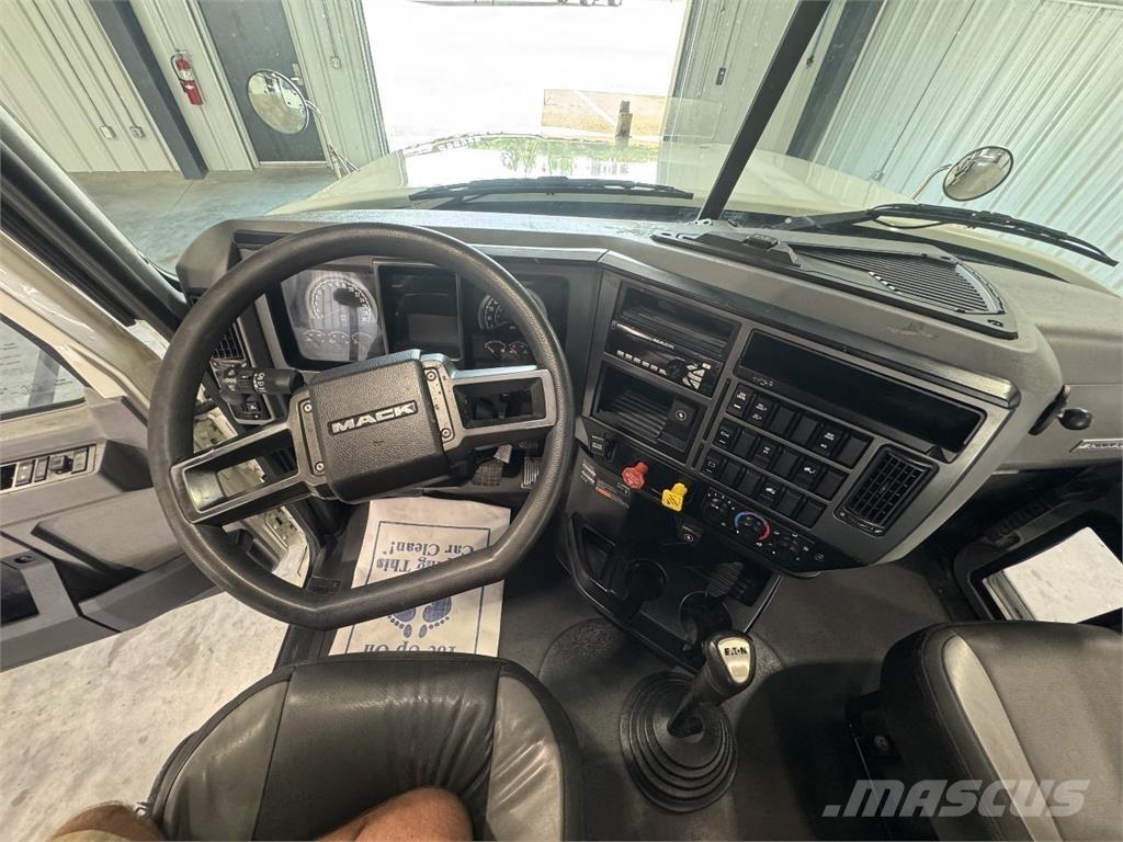 Mack Pinnacle Sattelzugmaschinen