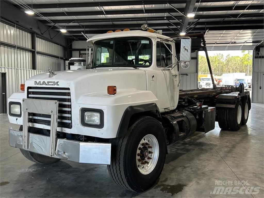 Mack RD688S Containerwagen
