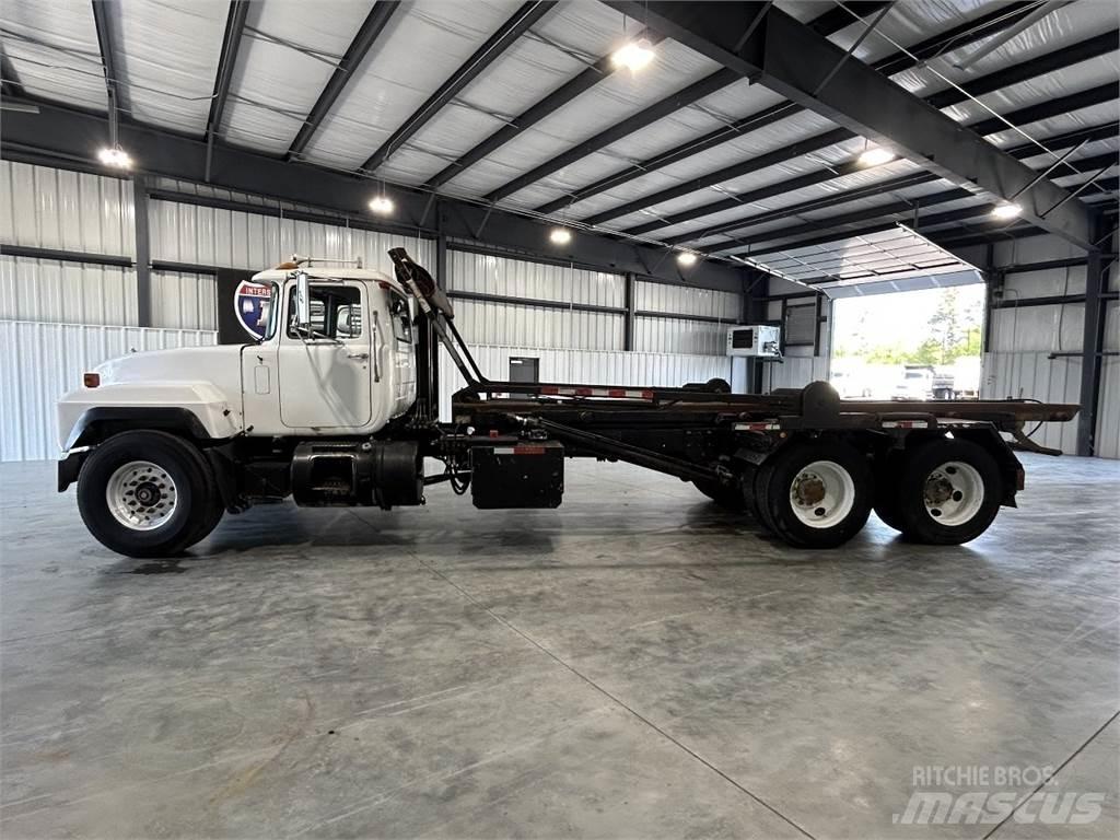 Mack RD688S Containerwagen