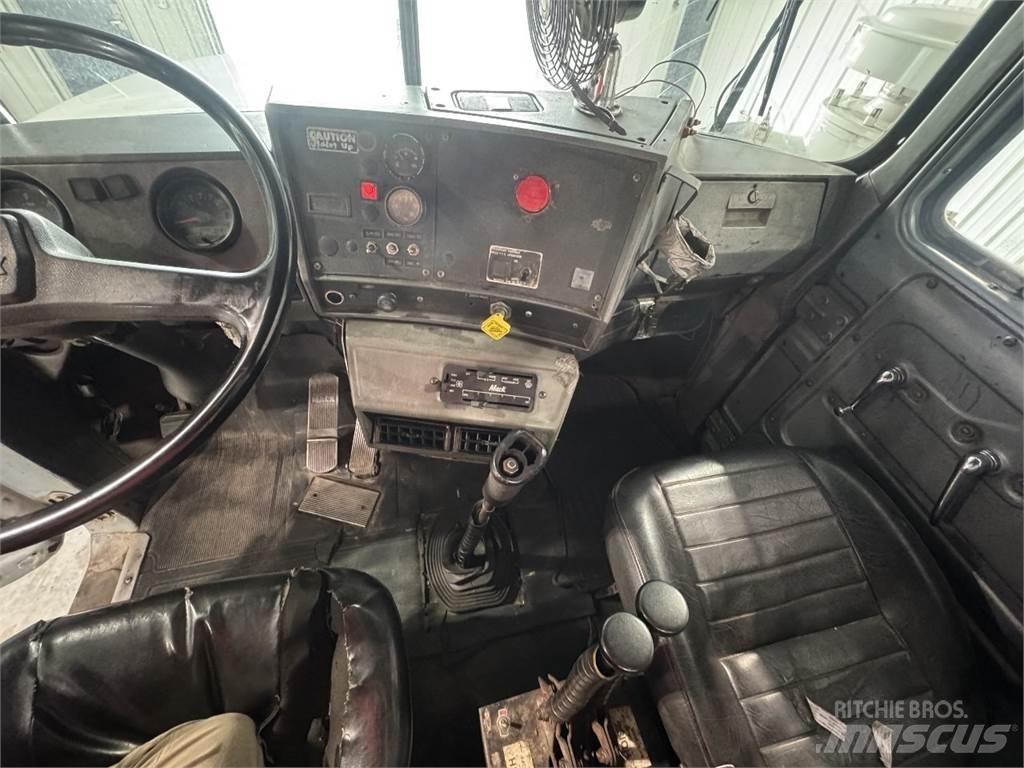 Mack RD690S Containerwagen