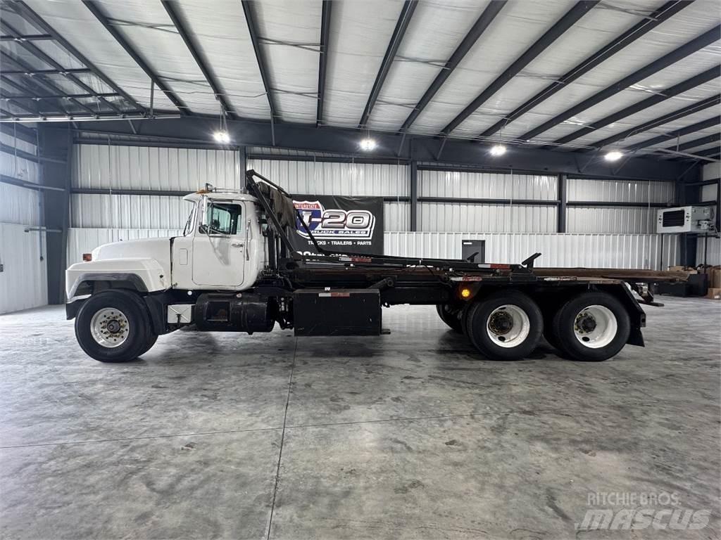 Mack RD690S Containerwagen