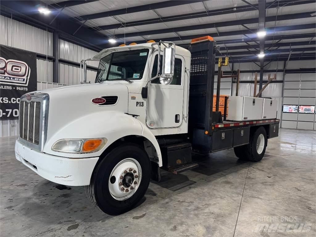 Peterbilt 330 Pritschenwagen/Pritschenwagen mit Seitenklappe