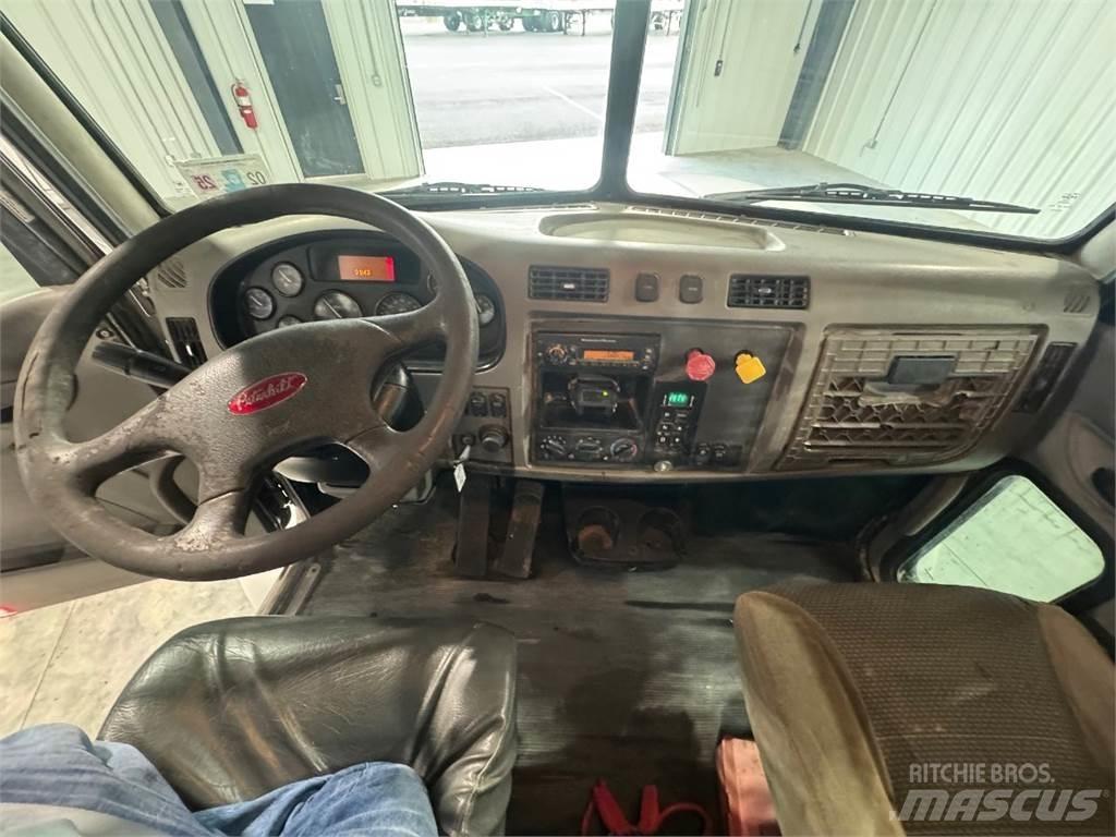 Peterbilt 330 Pritschenwagen/Pritschenwagen mit Seitenklappe