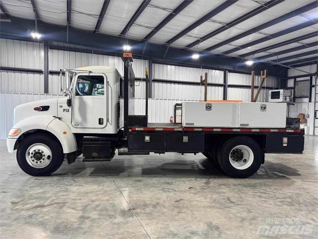 Peterbilt 330 Pritschenwagen/Pritschenwagen mit Seitenklappe