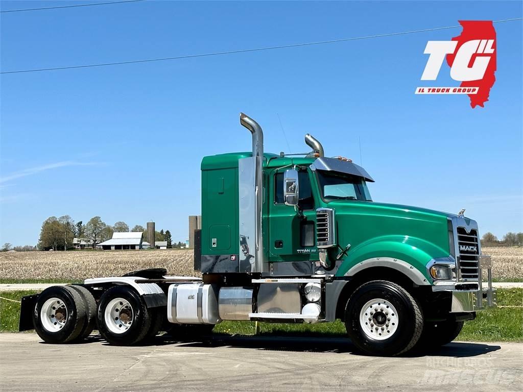 Mack Titan TD713 Sattelzugmaschinen
