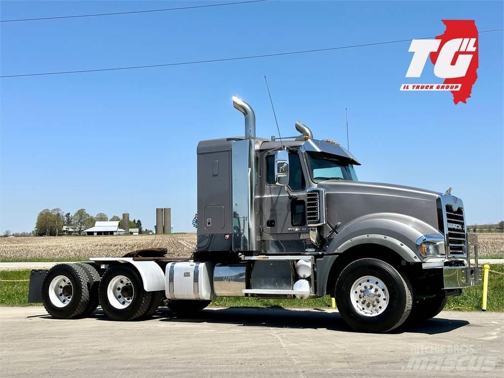 Mack Titan TD713 Sattelzugmaschinen