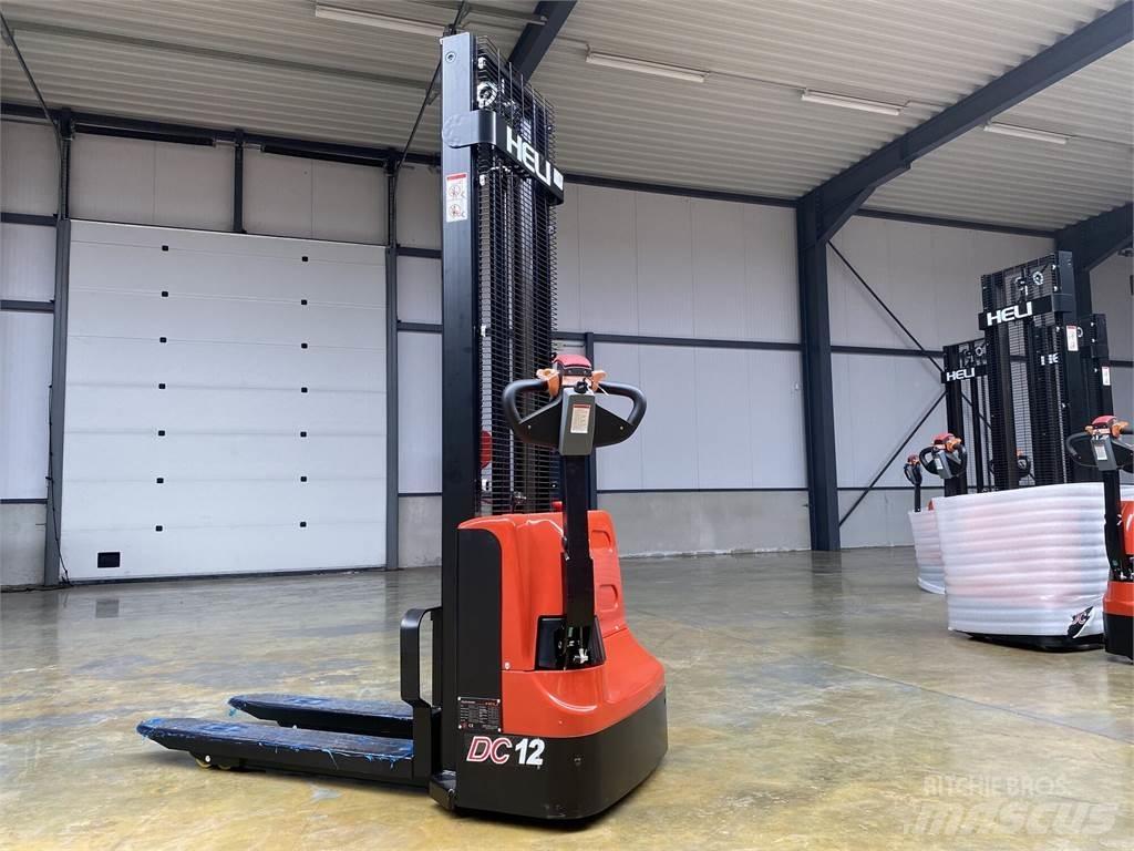 Heli CDD12J Zelfrijdende stapelaars