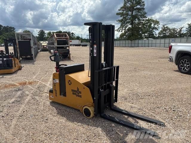 Big Joe CB-22 Zelfrijdende stapelaars