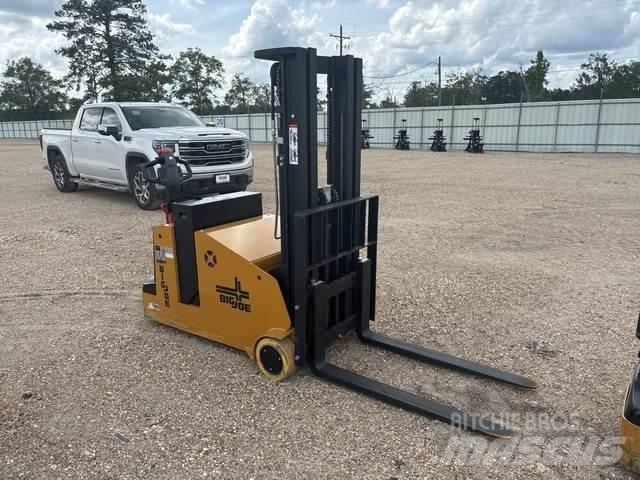 Big Joe CB-22 Zelfrijdende stapelaars