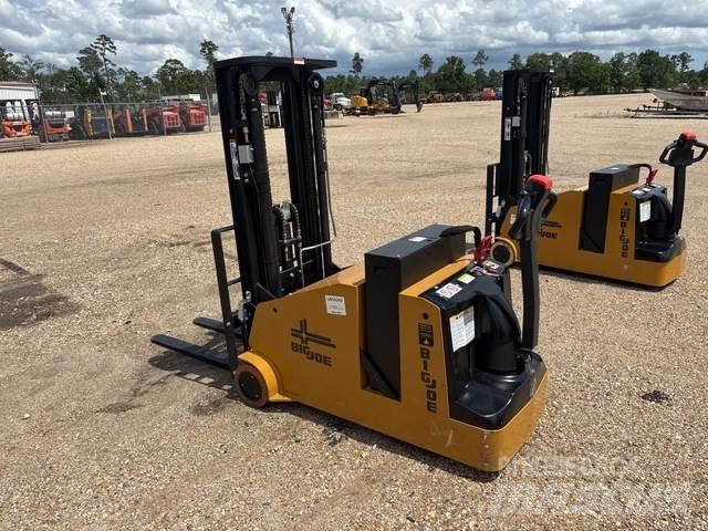 Big Joe CB-22 Zelfrijdende stapelaars