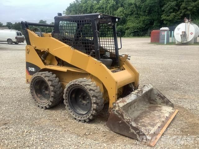 CAT 242B3 Kompaktlader