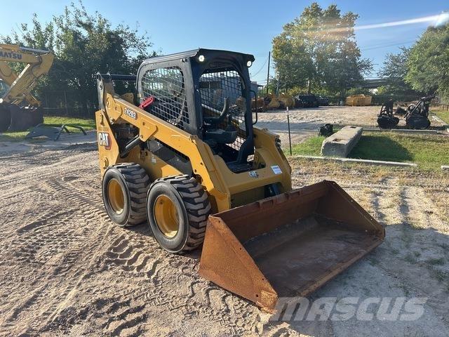 CAT 242D3 Kompaktlader