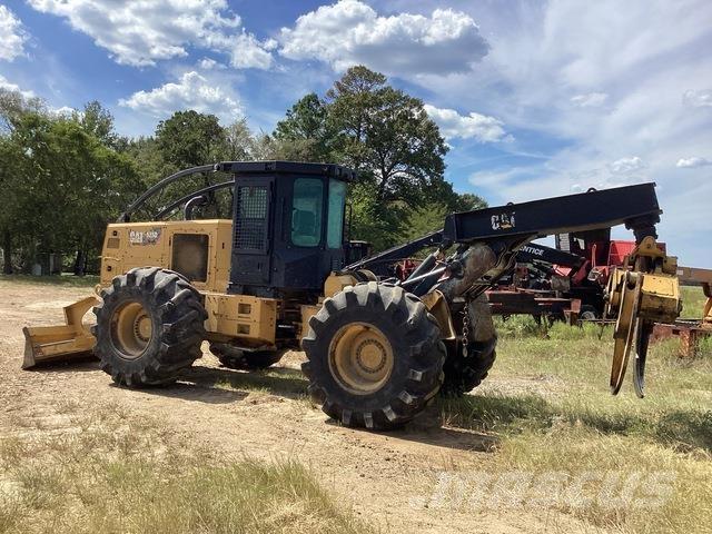 CAT 525D Stammholzschlepper