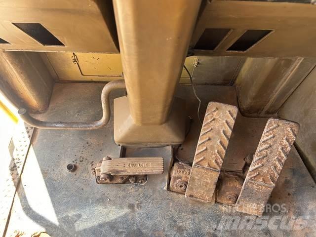 CAT 633E Schaber