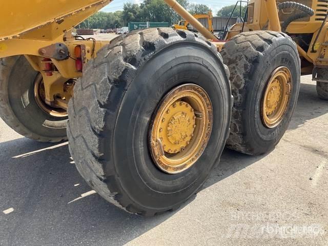 CAT 725 Dumper - Knickgelenk