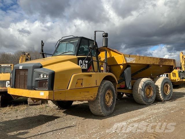 CAT 735B Dumper - Knickgelenk