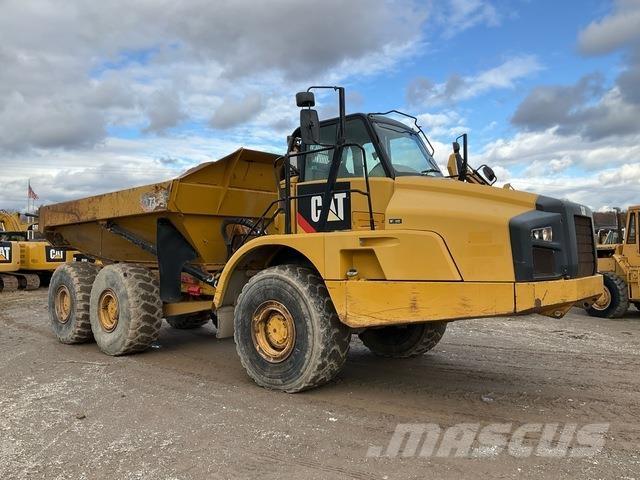 CAT 735B Dumper - Knickgelenk
