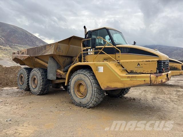 CAT 740 Dumper - Knickgelenk