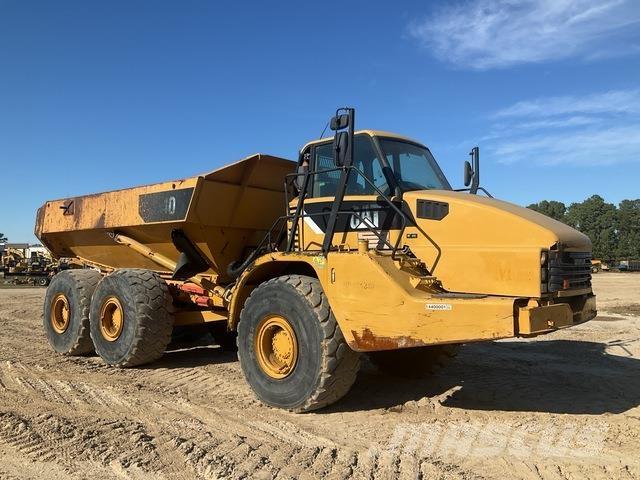 CAT 740 Dumper - Knickgelenk