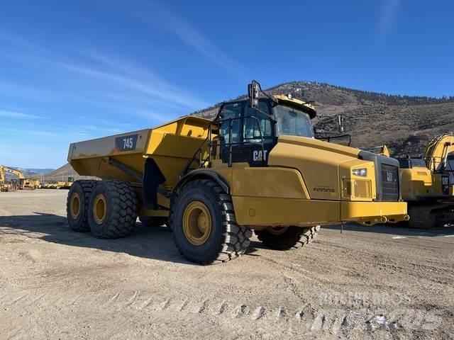 CAT 745 Dumper - Knickgelenk