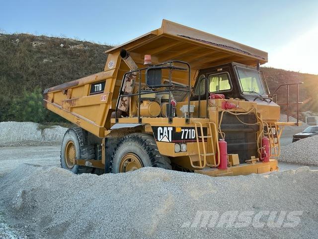 CAT 771D Dumper - Knickgelenk