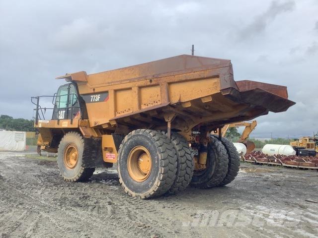 CAT 773F Dumper - Knickgelenk