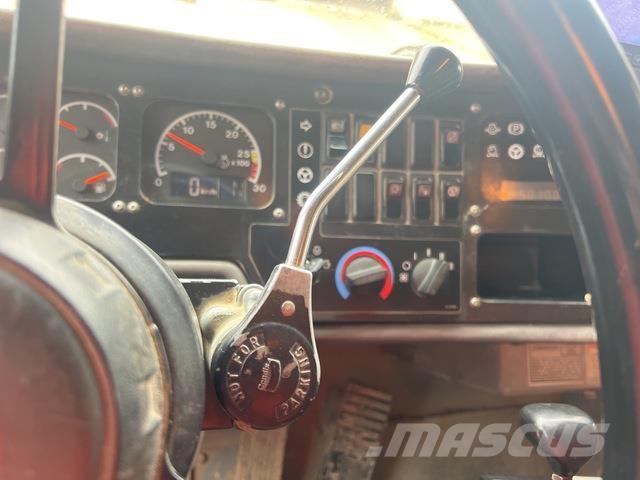 CAT 775D Dumper - Knickgelenk