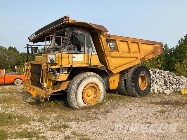 CAT 775D Dumper - Knickgelenk
