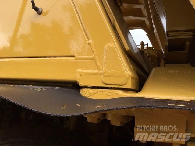 CAT 775E Dumper - Knickgelenk