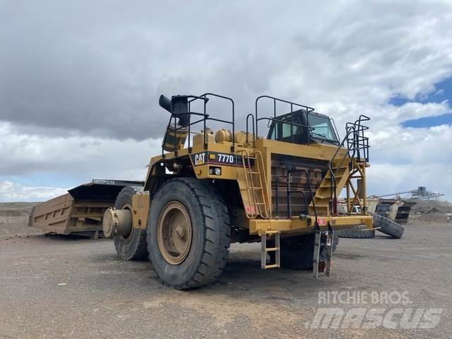 CAT 777D Dumper - Knickgelenk