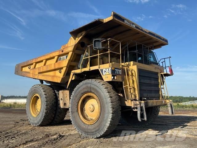 CAT 777D Dumper - Knickgelenk