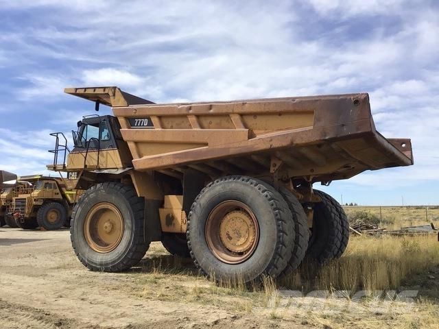 CAT 777D Dumper - Knickgelenk