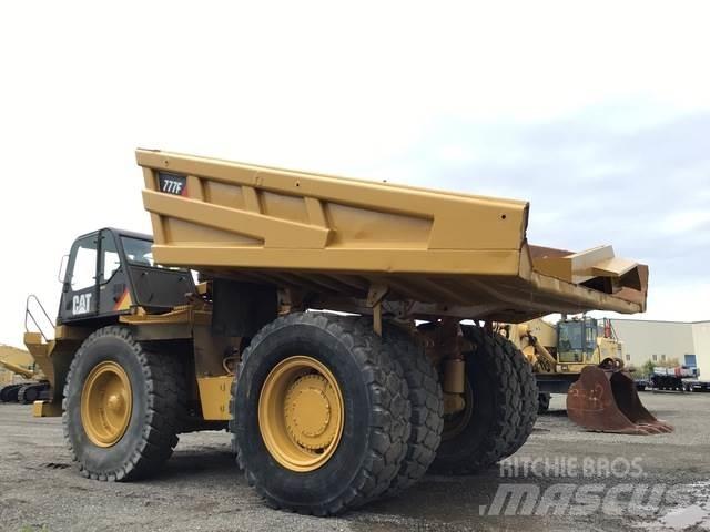 CAT 777F Dumper - Knickgelenk