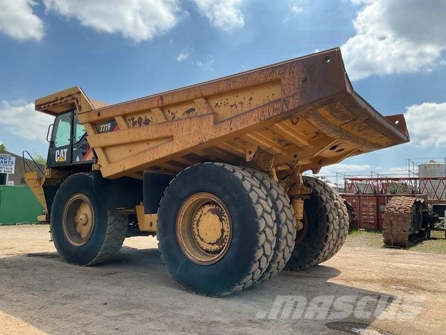 CAT 777F Dumper - Knickgelenk