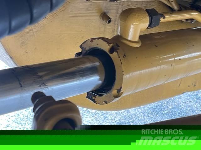 CAT 777G Dumper - Knickgelenk