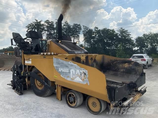 CAT AP-600D Strassenfertiger