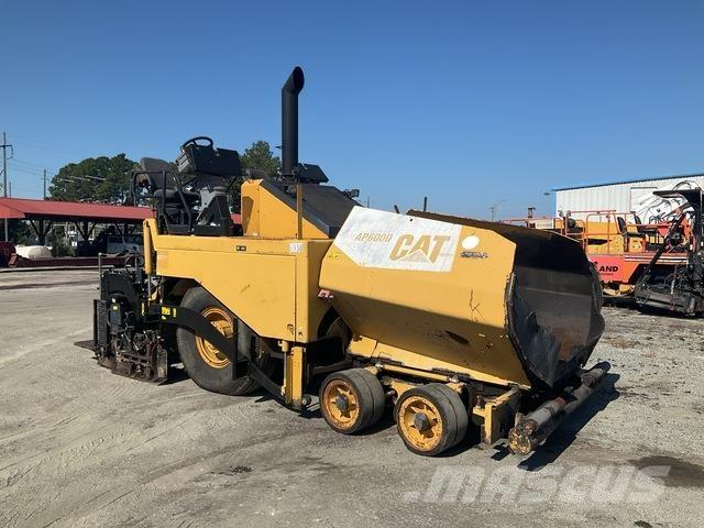 CAT AP-600D Strassenfertiger