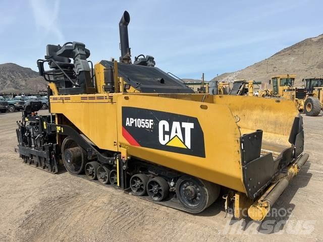 CAT AP1055F Strassenfertiger