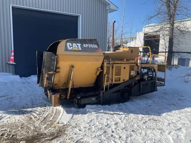 CAT AP255E Strassenfertiger