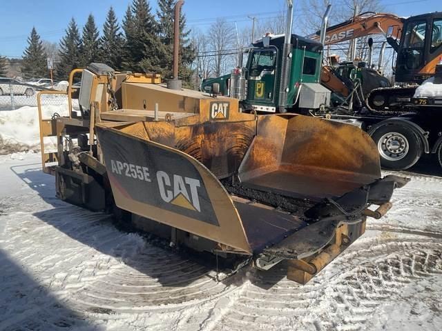 CAT AP255E Strassenfertiger