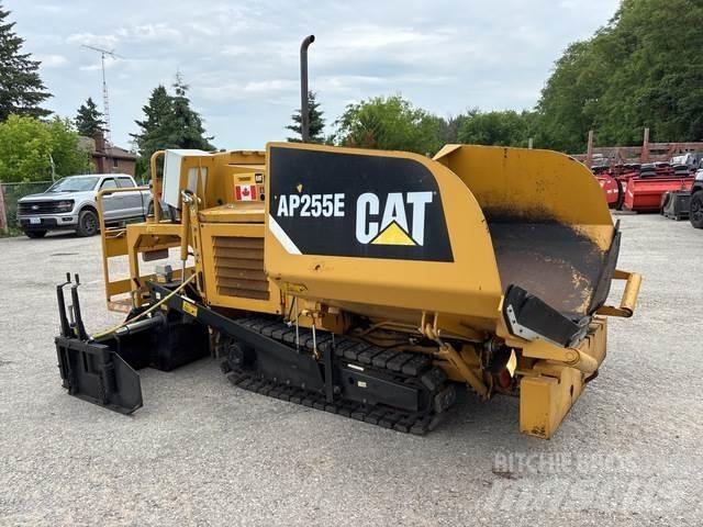 CAT AP255E Strassenfertiger