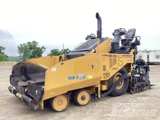 CAT AP600F Strassenfertiger