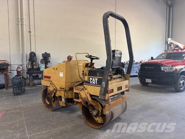 CAT CB-214C Tandemwalzen