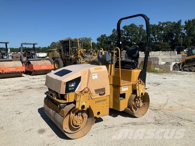 CAT CB24 Tandemwalzen