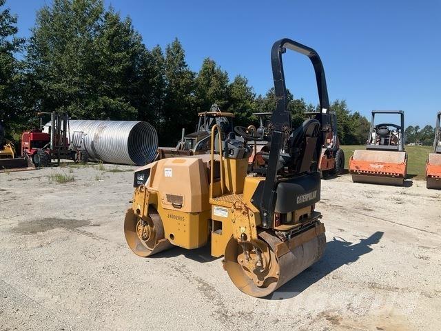CAT CB24 Tandemwalzen