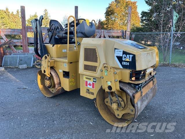 CAT CB24XT Tandemwalzen