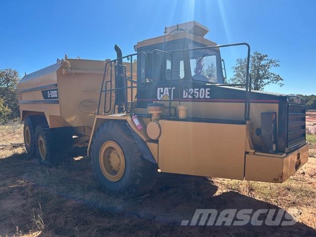 CAT D250E Wassertanker