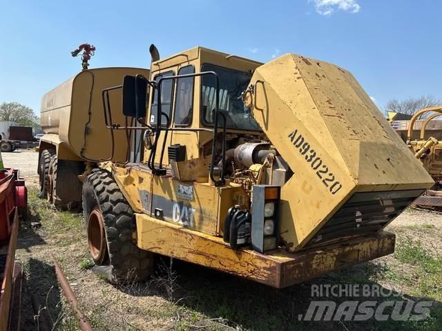 CAT D300D Wassertanker
