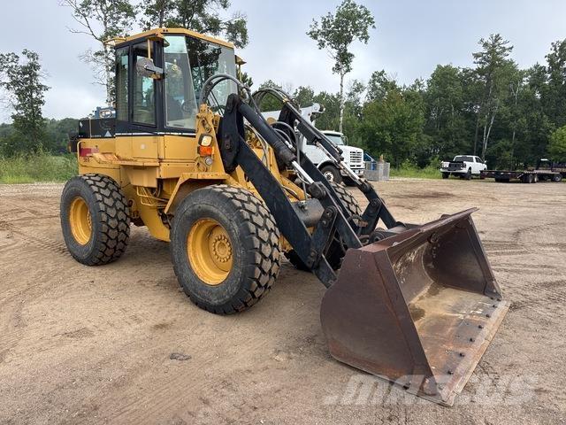 CAT IT24F Radlader