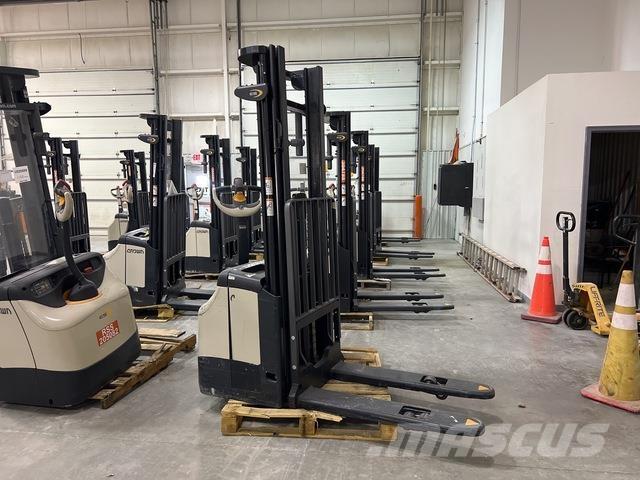 Crown ES 4000 Zelfrijdende stapelaars